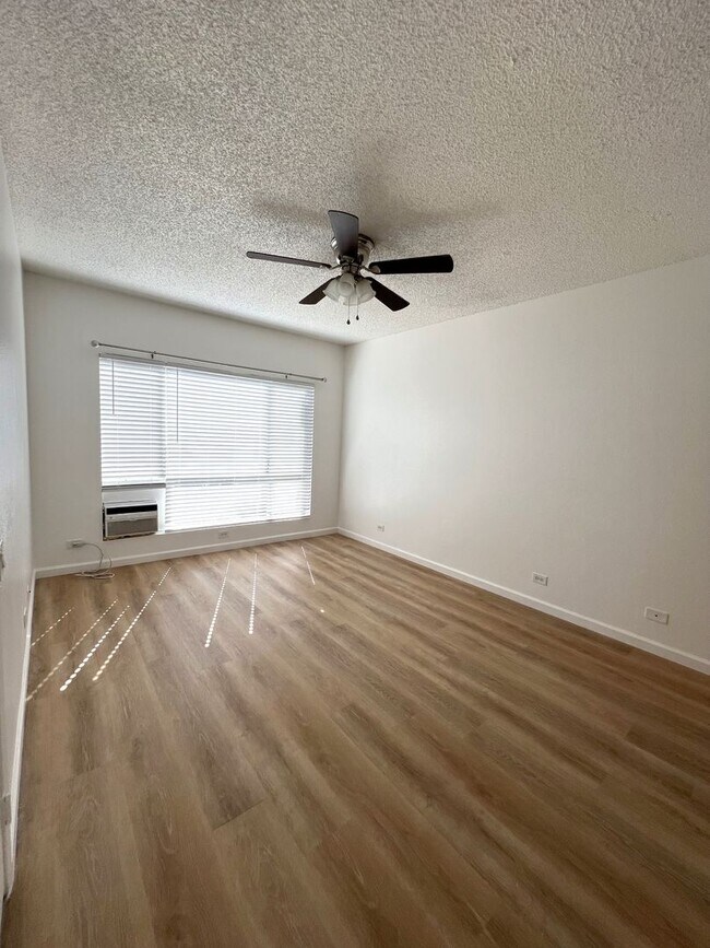 Building Photo - Palm Court 2 bedroom and 2 bathroom ground floor unit with 2 parking