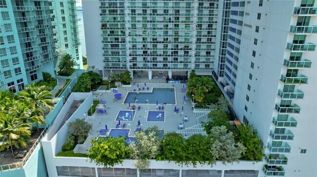 Building Photo - 1800 N Bayshore Dr