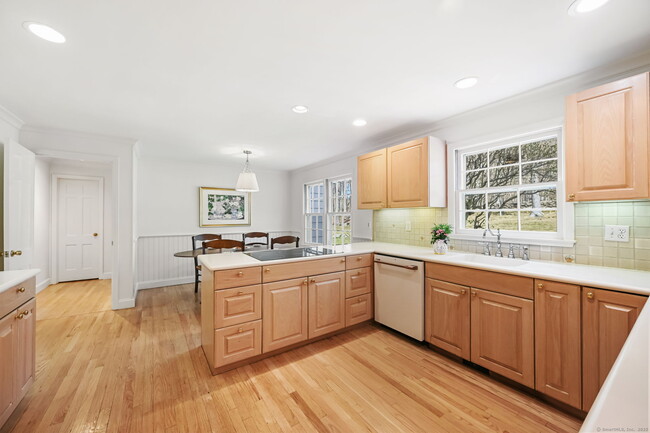 Building Photo - 60 Squires Ln