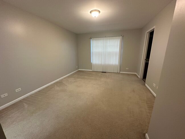 Building Photo - 482 Grosvenor Ln