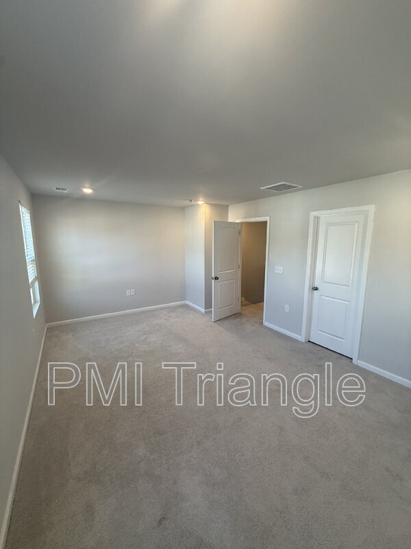 Building Photo - 716 Cormiche Ln