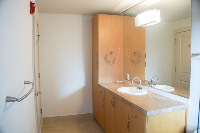 Building Photo - Spacious and Modern Ground Floor 2 bed 2 b...