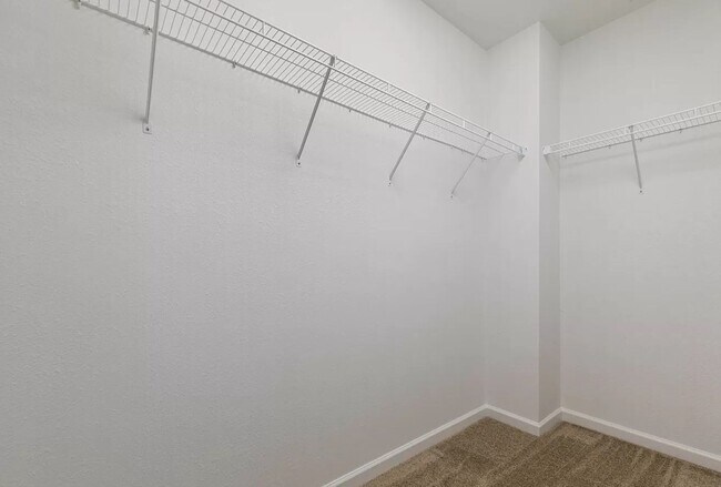 Building Photo - Newer 2000 sq ft 4 bedroom home for Lease