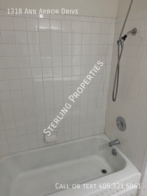 Building Photo - 1318 Ann Arbor Dr