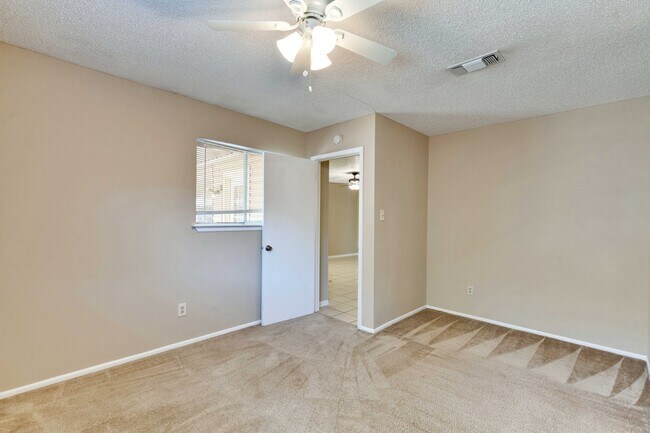 Building Photo - 7404 Bucknell Dr