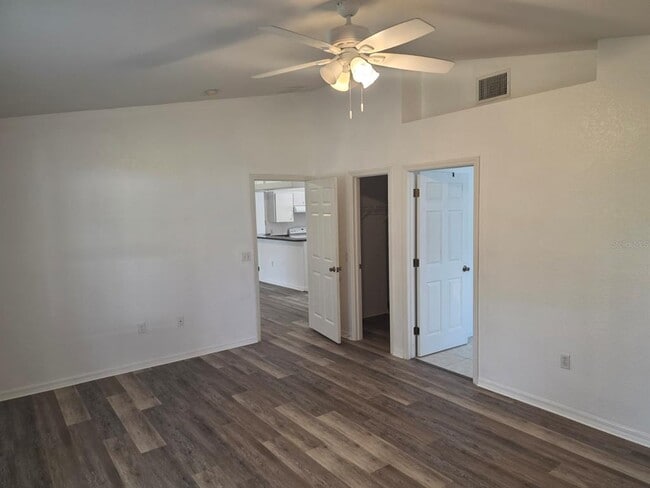 Building Photo - 670 Reindeer Dr