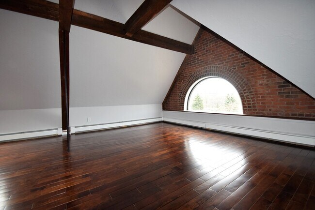 Building Photo - 444 Western Ave
