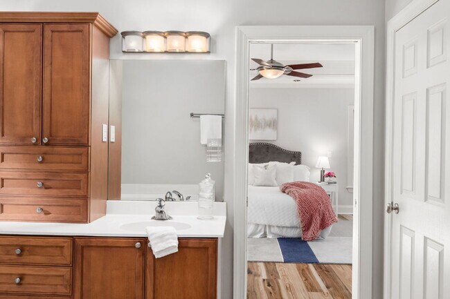 Building Photo - Move in before December 31st and get $100 OFF your rent for the first 3 months — PLUS a $250 Amaz...