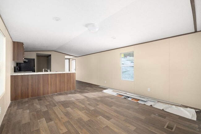 Building Photo - 100 Burrow Ln