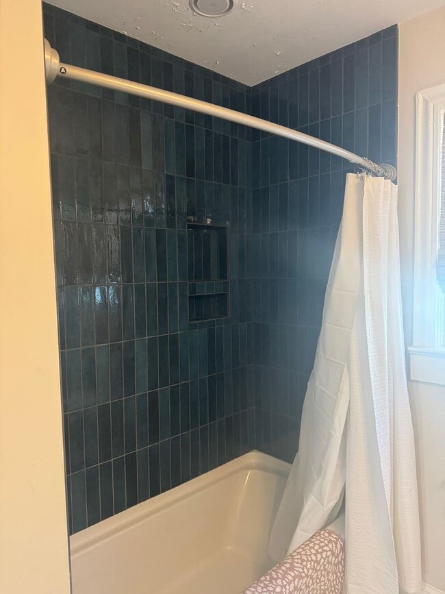 Building Photo - Fantastic Location & Price......More pictu...