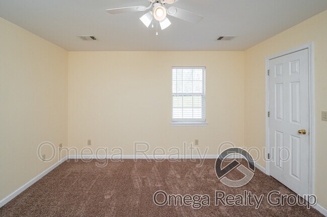 Building Photo - 484 Grey Hill Rd