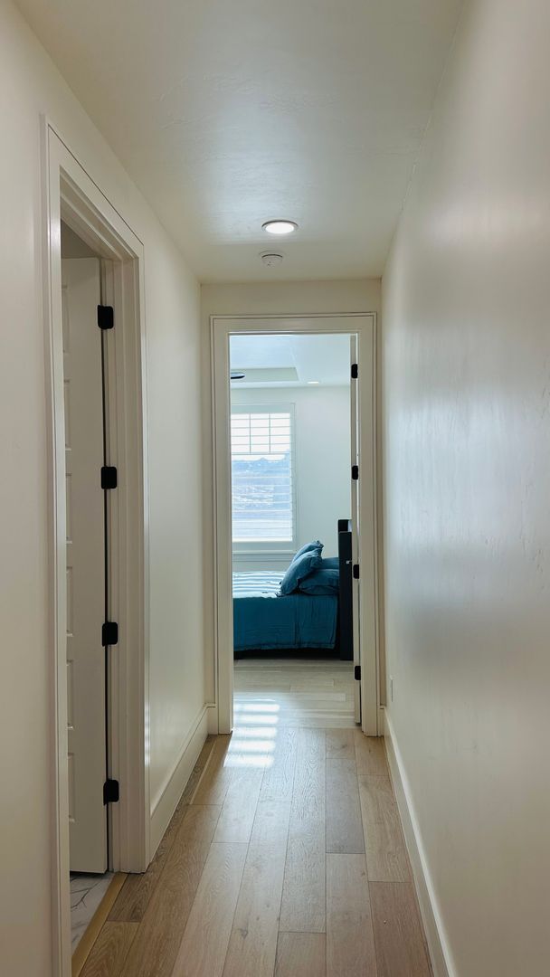 Building Photo - CORPORATE LEASE!!! Attn traveling nurse, e...