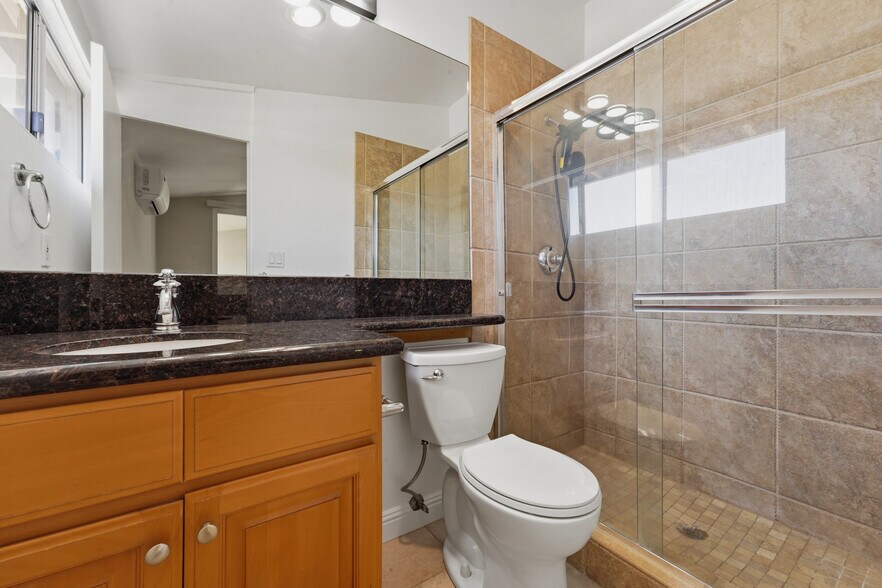 Building Photo - 4120 Del Mar Ave