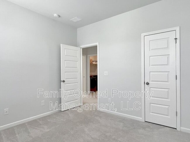 Building Photo - 420 W Respite Ln