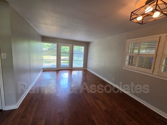 Building Photo - 3135 Rosedale Blvd