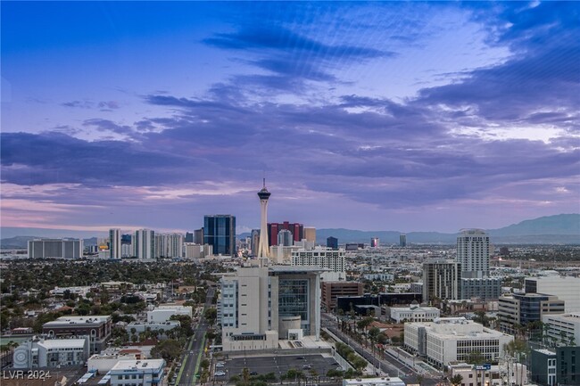 Building Photo - 150 S Las Vegas Blvd