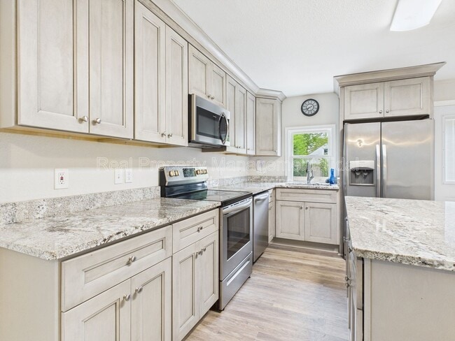 Building Photo - 3853 Atterbury St