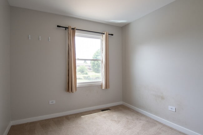 Building Photo - 24243 Graver Ln