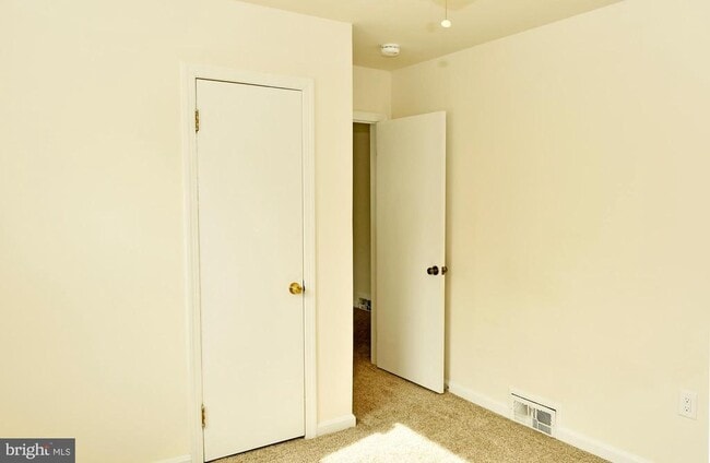 Building Photo - 627 Biggs Ave