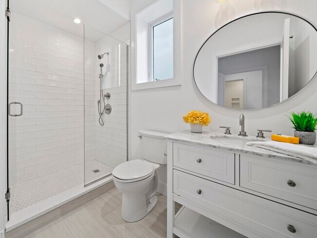 Building Photo - 1169 Adams St