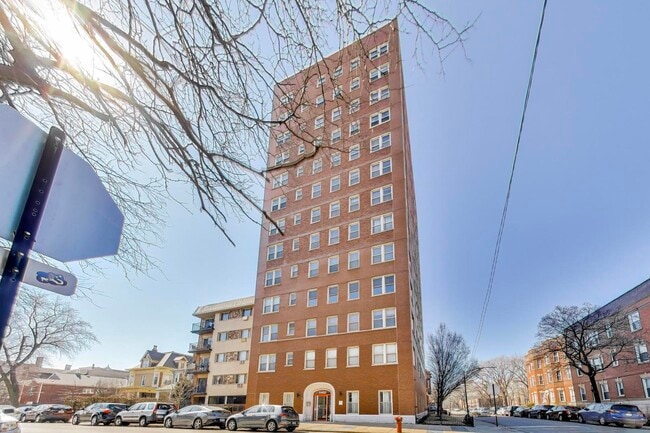 Building Photo - 5400 S Harper Ave