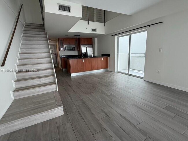 Building Photo - $3,200 1712 sw 2nd Ave #309