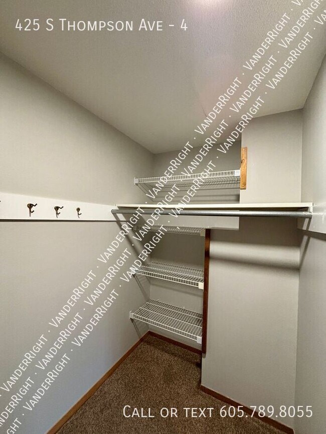 Building Photo - 425 S Thompson Ave