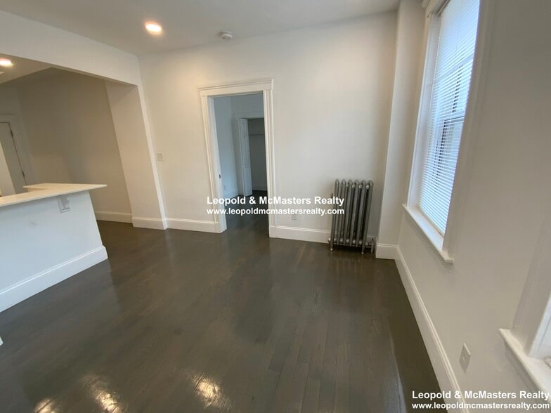 Building Photo - 50 Queensberry St