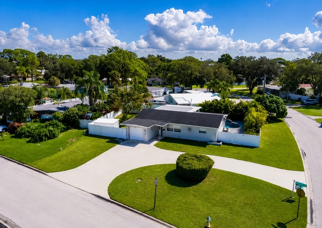 Building Photo - 8801 Sunlit Cove Dr NE