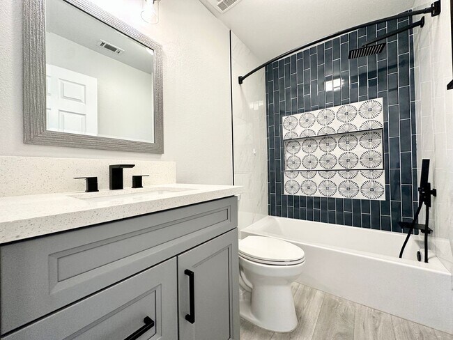 Building Photo - AVAILABLE NOW !! STUNNING 4 Bedroom 2 Bathroom POOL home in La Quinta