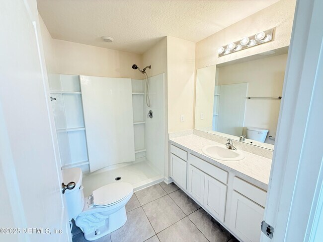 Building Photo - 523 Spanish Oaks Way