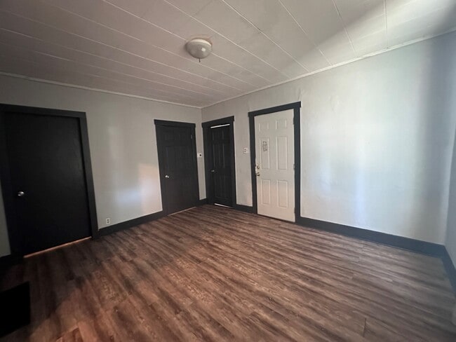 Building Photo - 614 Chandler-