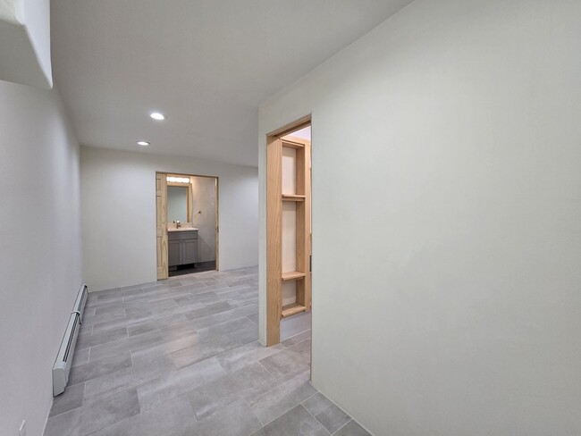 Building Photo - 76 E Wildflower Dr