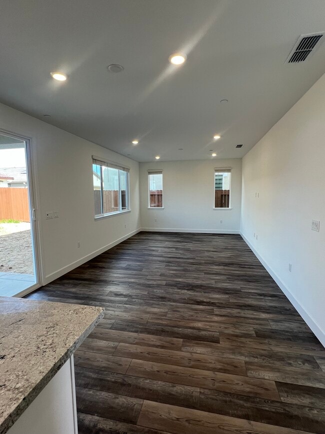 Building Photo - 4041 Flathead Dr