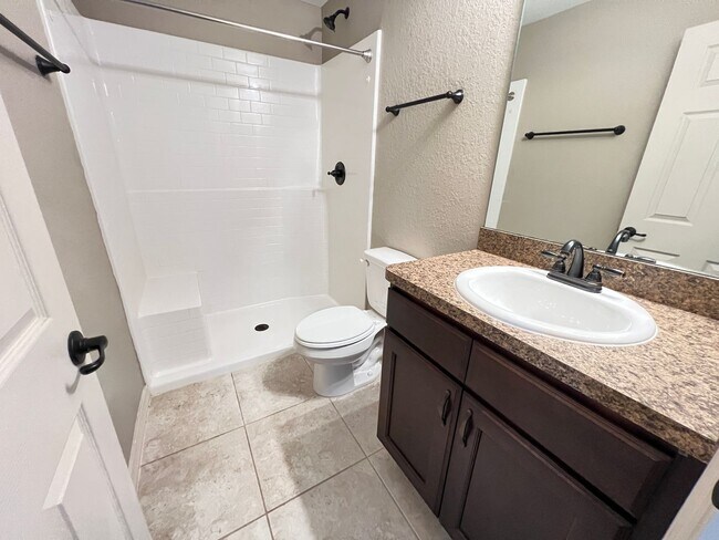 Building Photo - INCREDIBLE 3 Bedroom, 2 Bathroom Home in Ocala!!