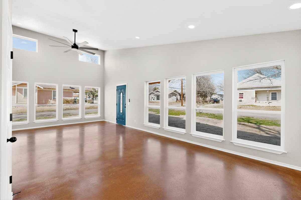 Building Photo - 1471 W Kaufman St