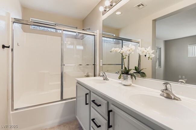 Building Photo - 9519 W Wooded Heights Ave