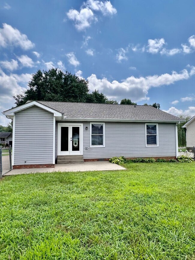 Building Photo - 414 Woodale Dr