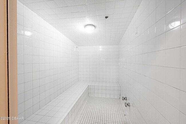 Building Photo - 4650 Links Village Dr