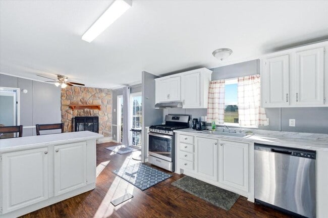 Building Photo - 2828 Sandusky Rd E