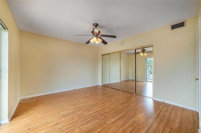 Building Photo - 2424 NE 9th St