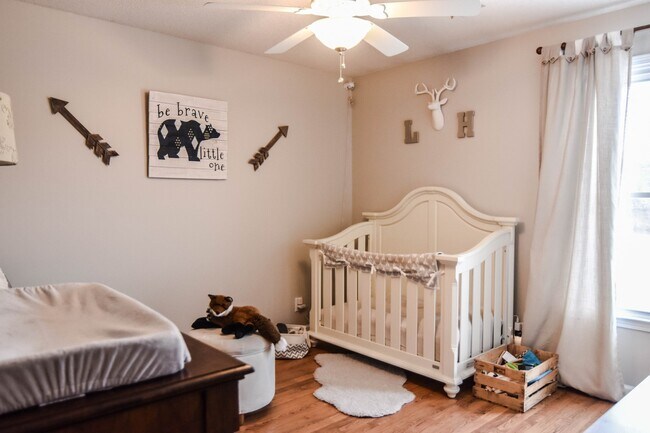 Building Photo - Pet Friendly Home on Half Acre Lot!