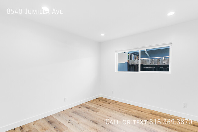 Building Photo - STYLISH AND MODERN 3BR/2BA IN RESIDENTIAL ...