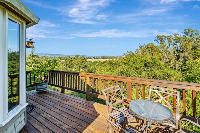 Building Photo - 275 La Vida Dr