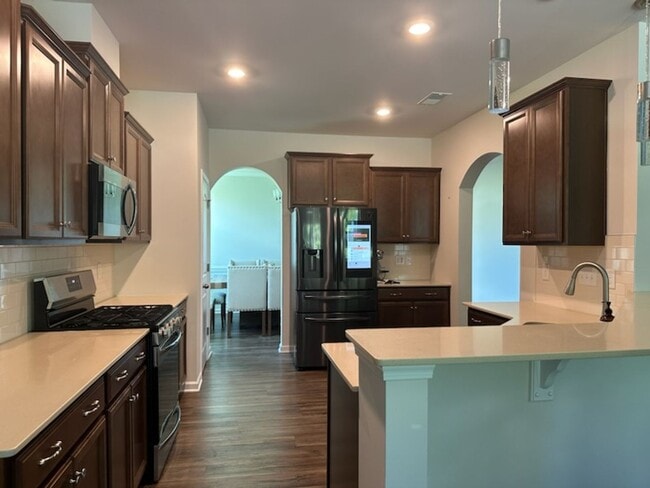 Building Photo - Like New Beautiful home in Wesley Chapel