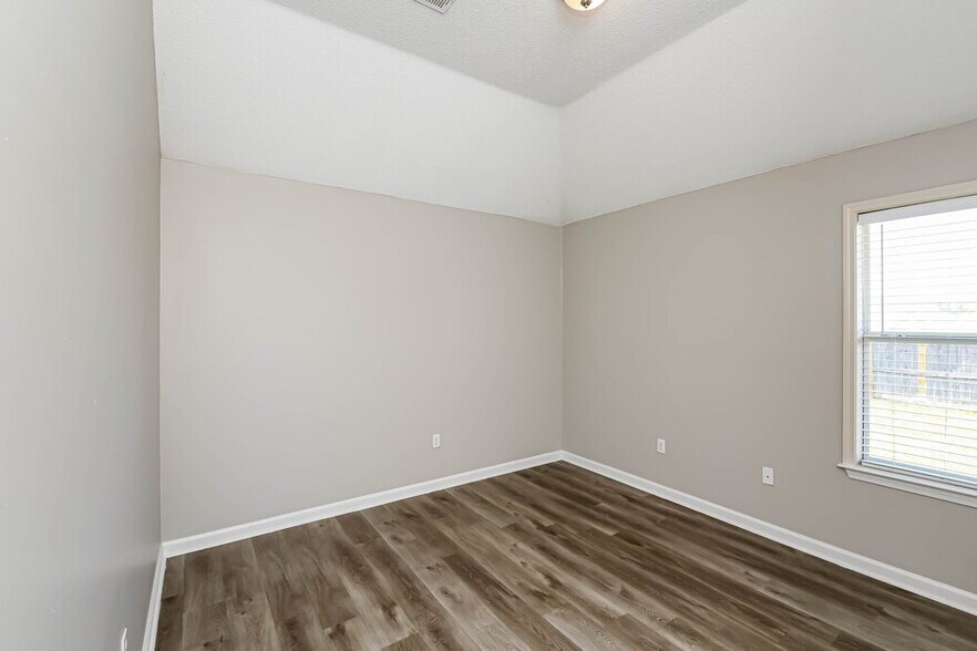 Building Photo - 4187 Destin Dr