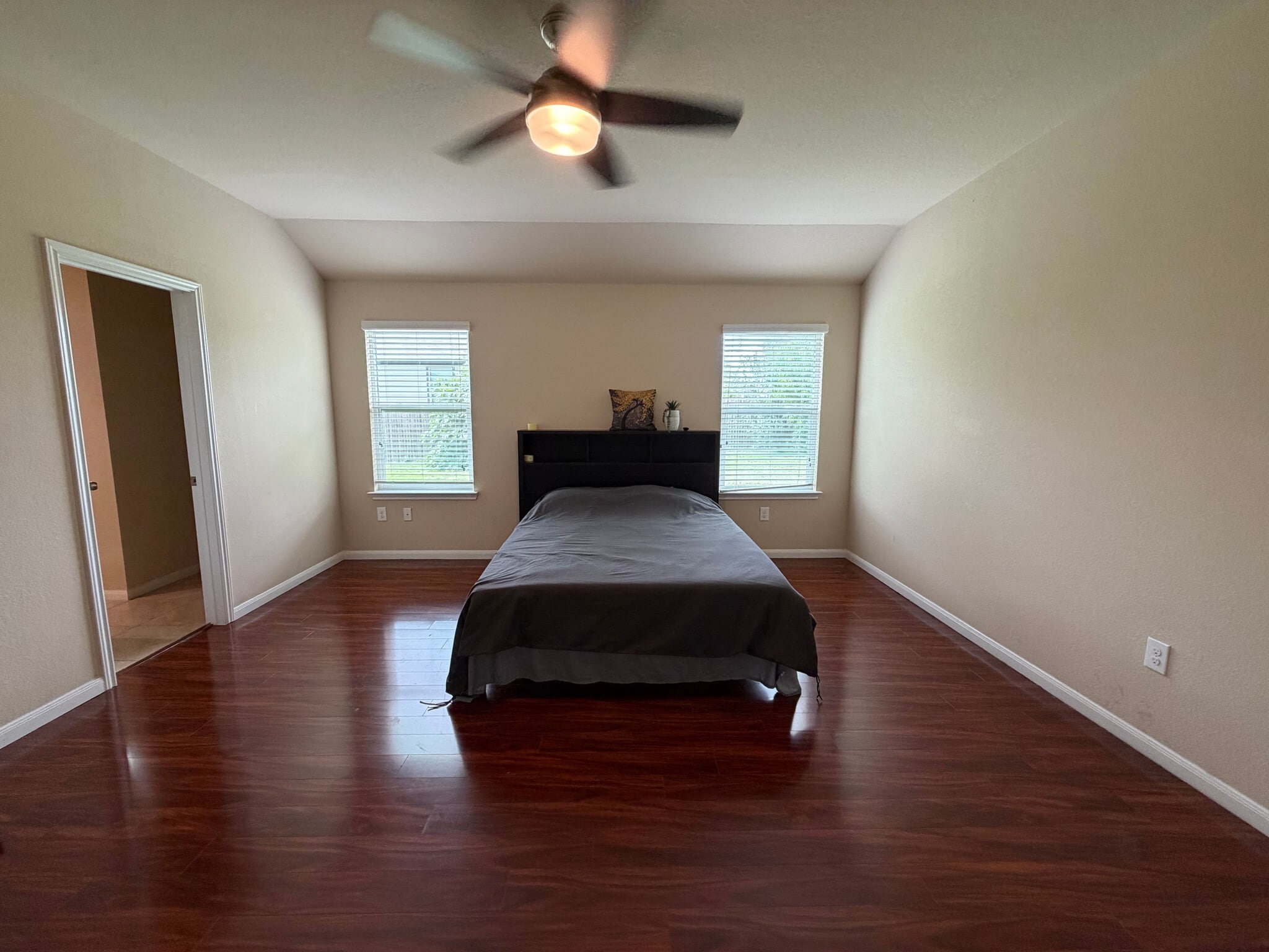 Building Photo - Room in Single Family Home on Bettylou Ln