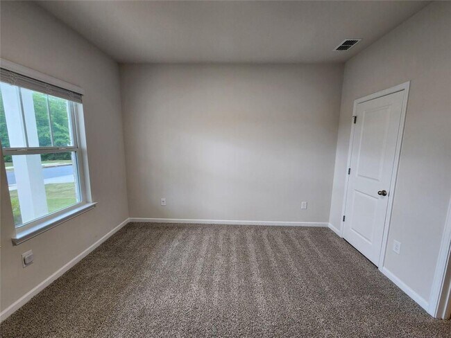 Building Photo - 235 Vly Oak Dr