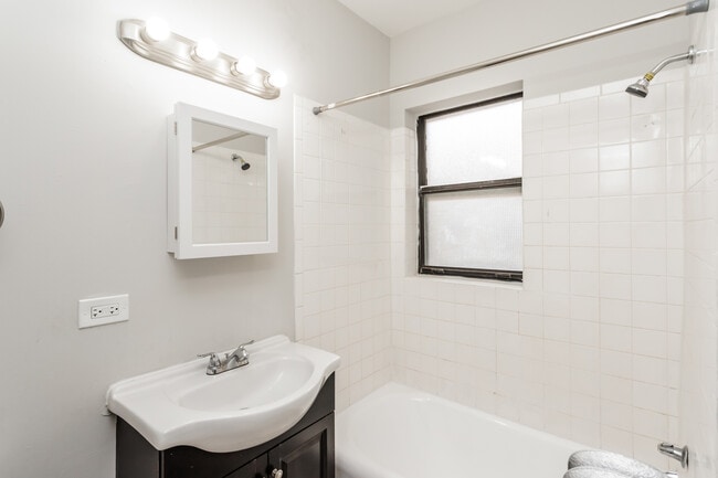 Building Photo - 6949 S Paxton Ave