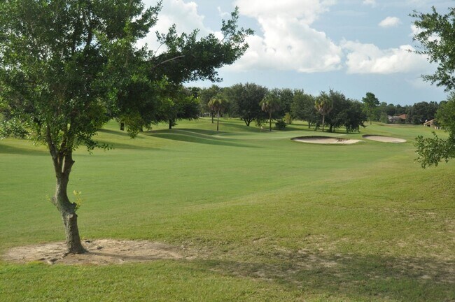 Building Photo - Brentwood Townhome with Social Membership